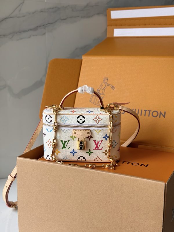 TM VANITY CHAIN UCH